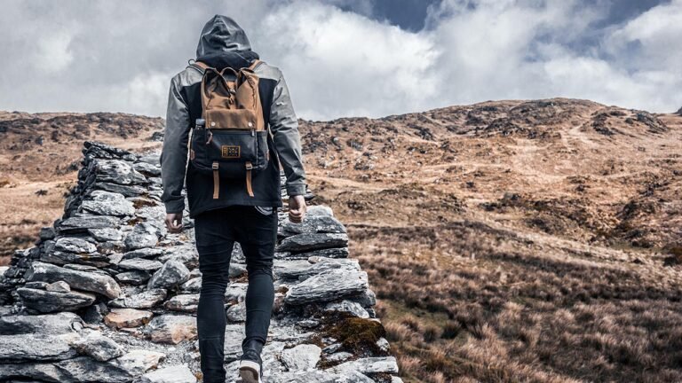 BEST WOMEN’S DAYPACK FOR HIKING | YOUT ULTIMATE GUIDE FOR 2023
